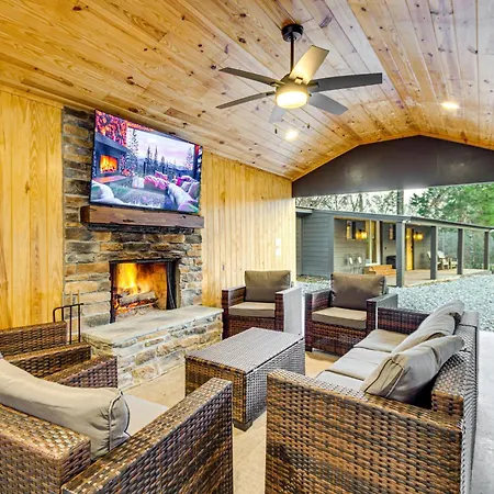 Fire Pits And Gazebo Lakefront Escape In Terry!